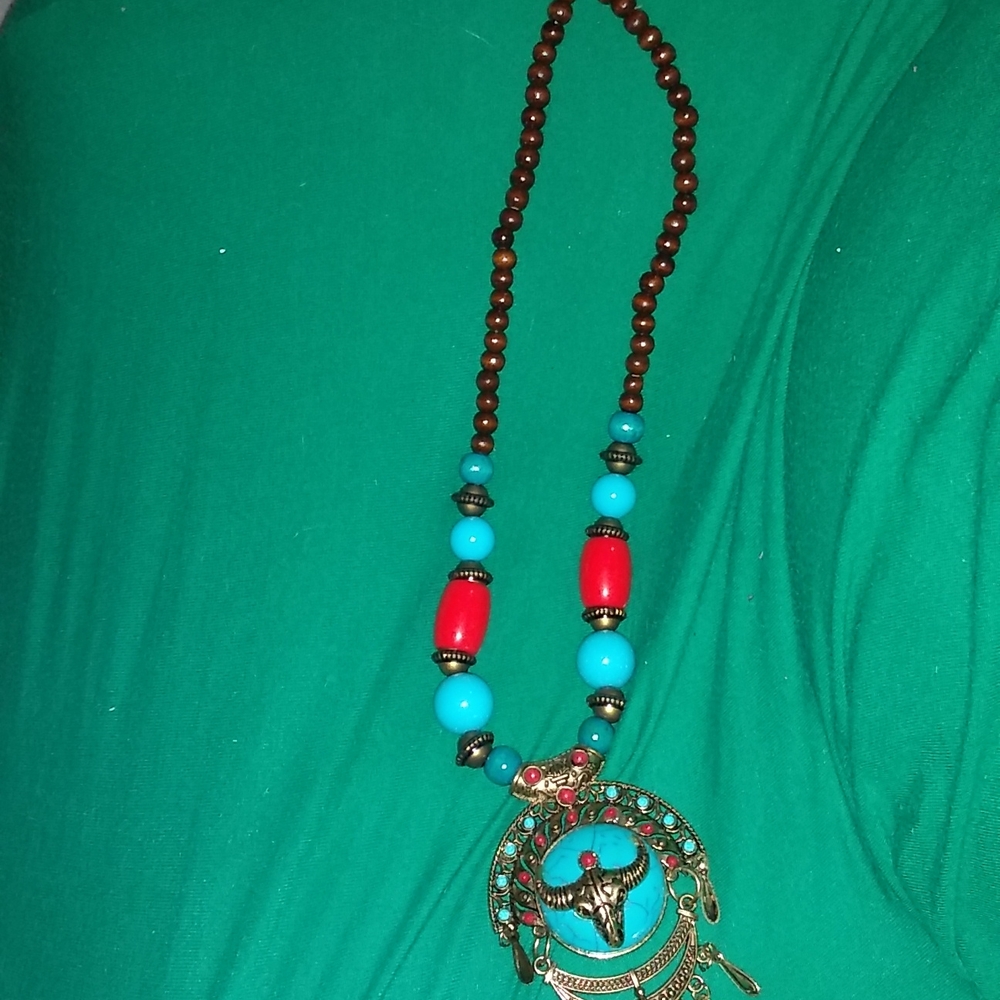 Faux Turquoise Beaded Necklace - Picture 3 of 4